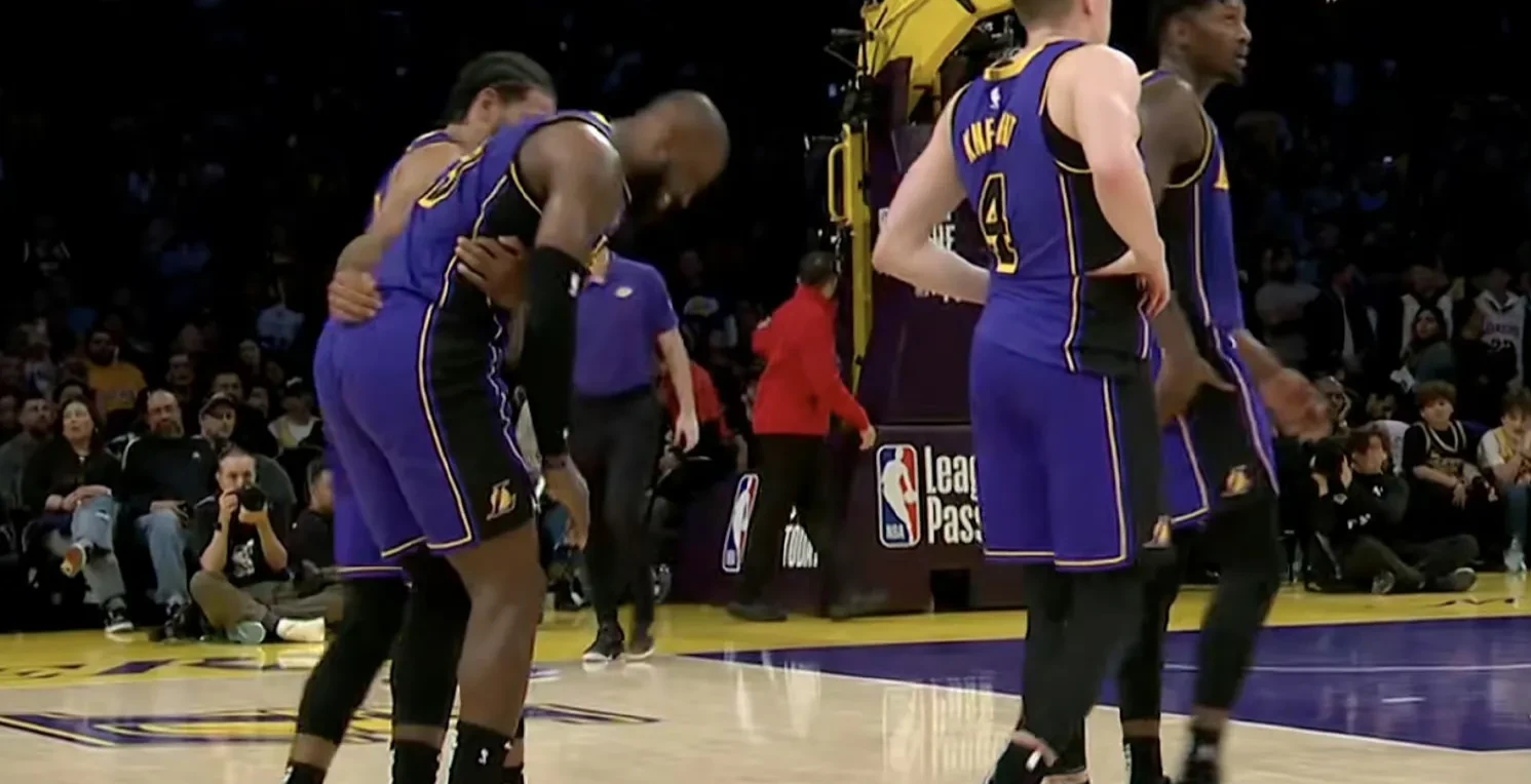 詹姆斯对阵巴黎展开拉锯大战，最终险胜对手